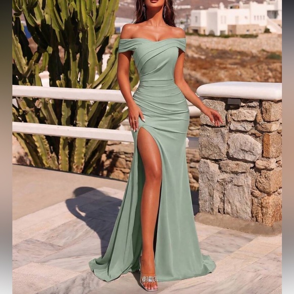 Elegant Green Off Shoulder Slit Thigh Evening Gown